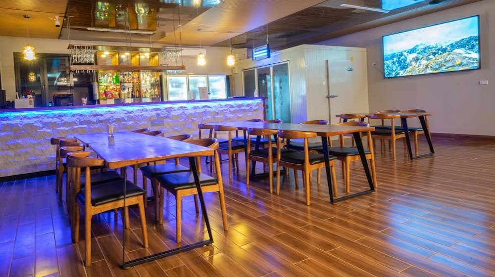 Hotel BulaBard dining image 5